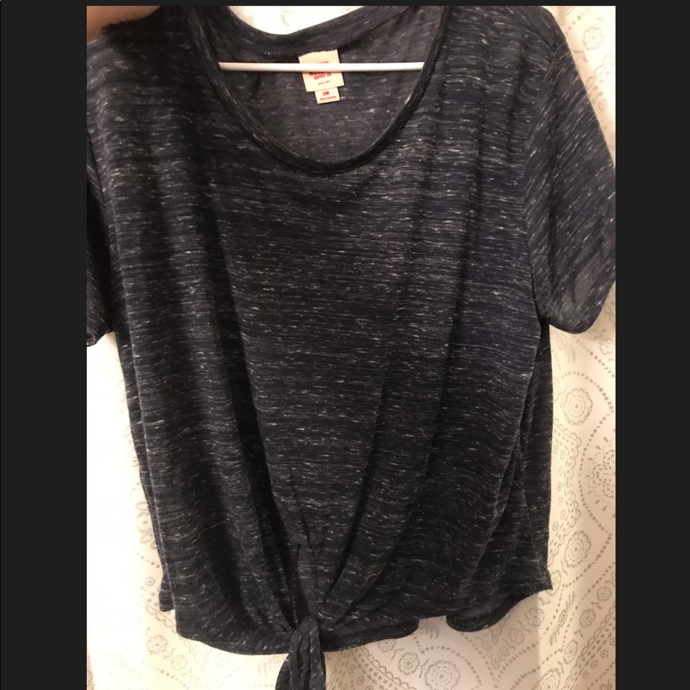 Comfy shirt that ties at the bottom